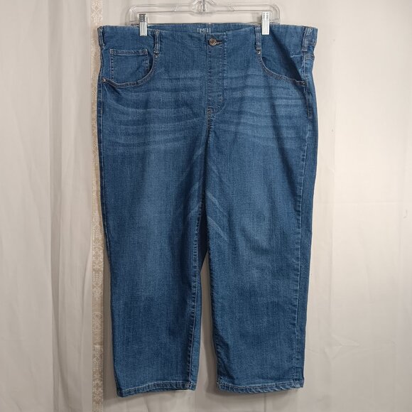 TIME & TRU‎ Women's 20 / XXL Med Wash Stretch Denim Capris Pull-On /5-Pocket C4 - Picture 1 of 13